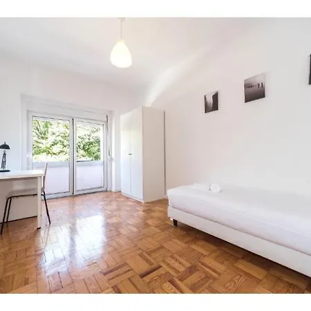 Apartment Houze_4 Bedroom Near Jardim Zoologico Lisbon